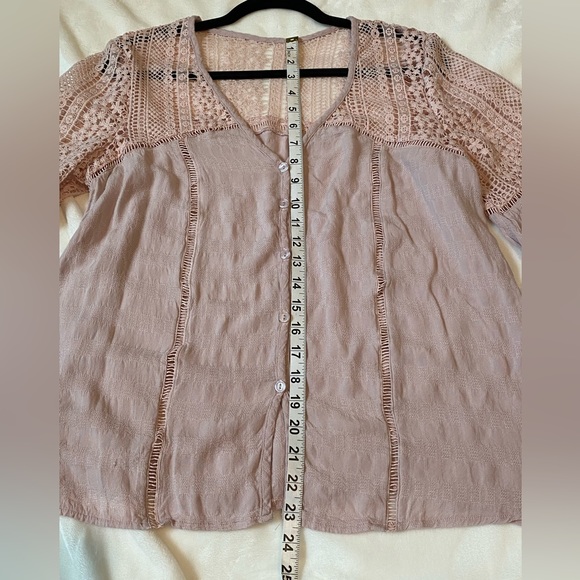 Unbranded Amazon Dusty Pink Top/Blouse Eyelet Lace Button Down Bell Sleeve Sz M - Picture 4 of 5